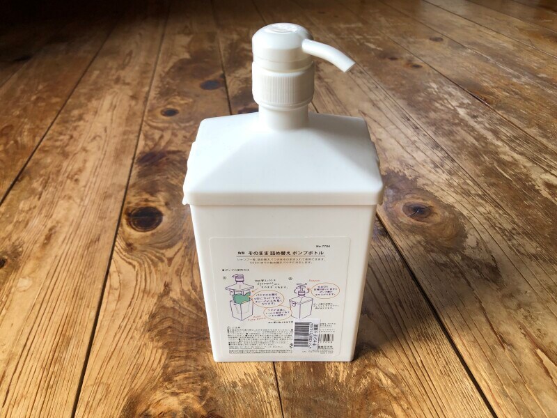 キャンドゥの「角形　そのまま詰め替えポンプボトル」