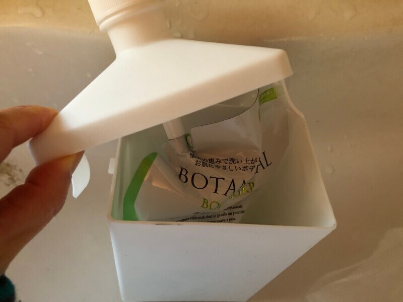 袋の切り口が中央になくてもチューブは入る