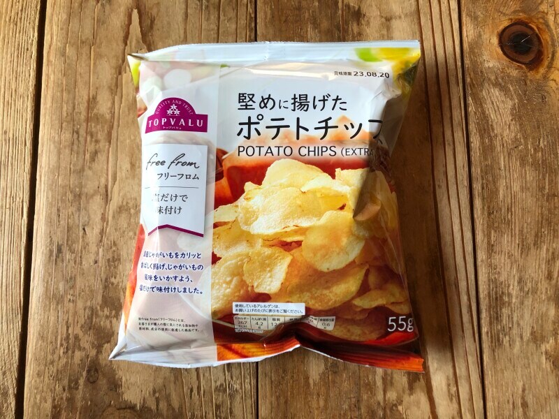 トップバリュの「堅めに揚げたポテトチップス」
