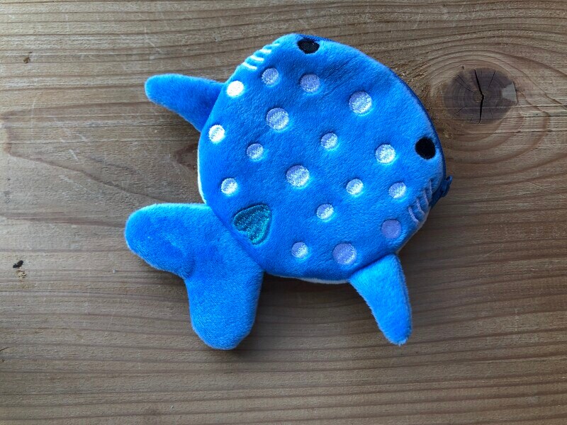 セリアの「コインケース（ジンベイザメ）」