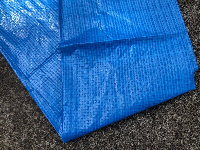 セリアの「レジャーシート」は薄手の素材