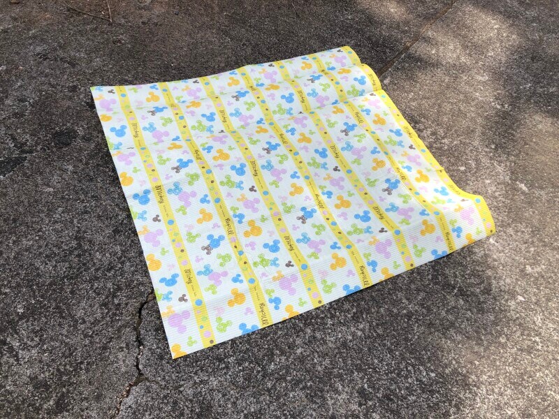 ミッキーアイコンであふれている「レジャーシート」