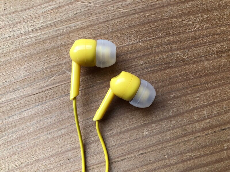 「密閉型ステレオイヤホン」は耳にフィットするイヤホン