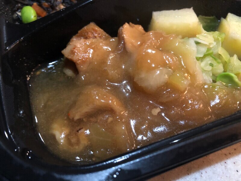 しょうが焼の味付けは濃くなくて、食べやすい