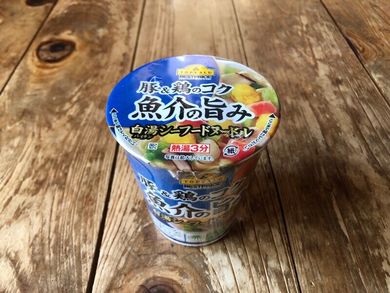 トップバリュの「豚&鶏のコク 魚介の旨み 白湯シーフードヌードル 」