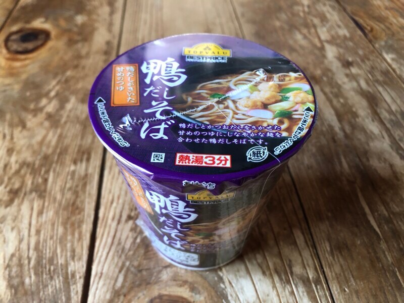 トップバリュの「鴨だしがきいた甘めのつゆ 鴨だしそば 」
