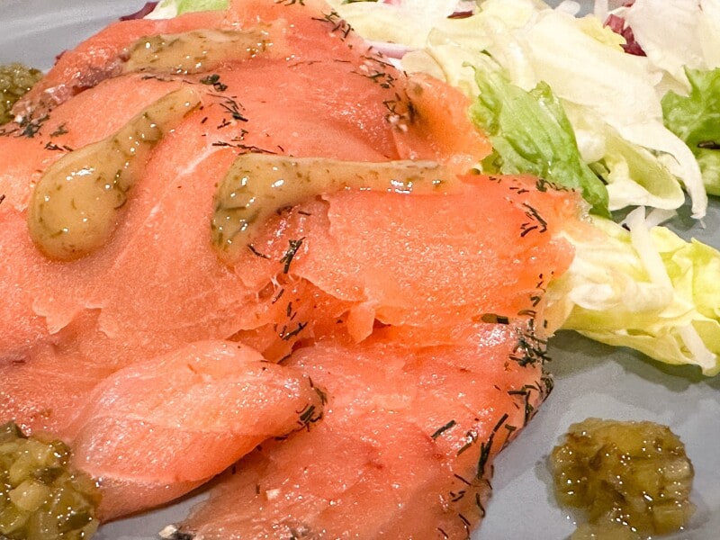 イケアのサーモンとサーモンソース