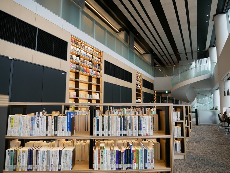 5階「デジタル図書室」の様子