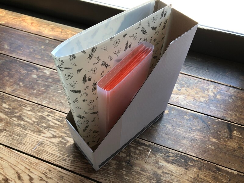 セリアの「A4ファイルボックス縦」は出し入れもスムーズ