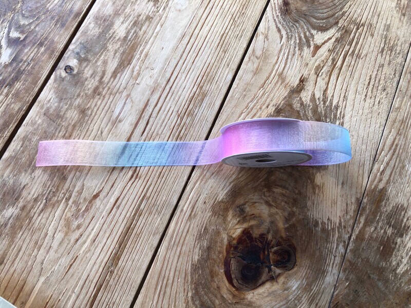 セリアの「オーガンジーリボンレインボーカラー」