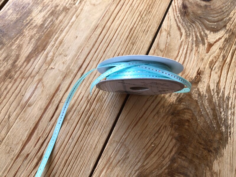 セリアの「サテンリボン　パステル　ライトブルー」