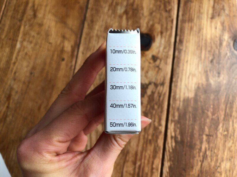 「強力両面テープ」のカッターはめもりつき