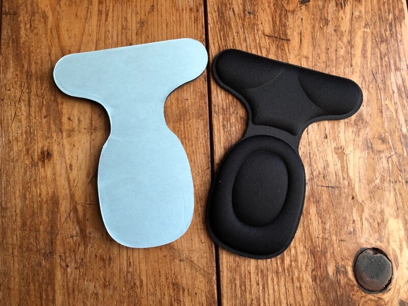 ダイソーの「かかとをつつむパッド」はかかと部分を広くカバーできる