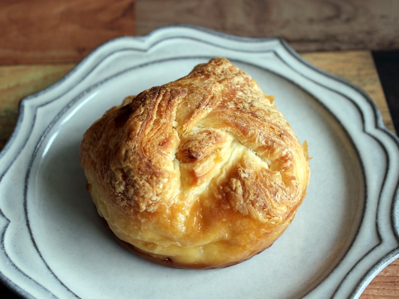 ファミリーマート「冷やして食べる国産りんごのクイニーアマン（カスタードホイップ）」