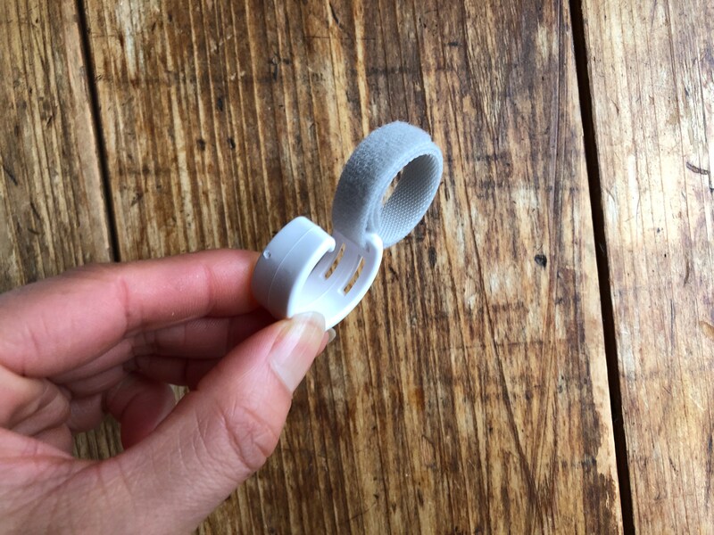 ダイソーの「ベルトでしっかりとまるフックS」を購入した時点ではベルトの向きはフックと同じ