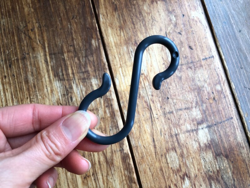 ダイソーの「S字フック」は一般的なS字フック
