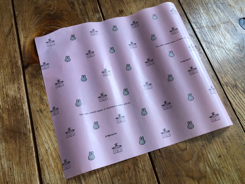 「ダイソーのワックスペーパー　ミッフィー」はミッフィー柄がかわいい