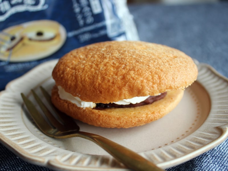 ファミリーマート「あんこと黒みつのクリームサンド」