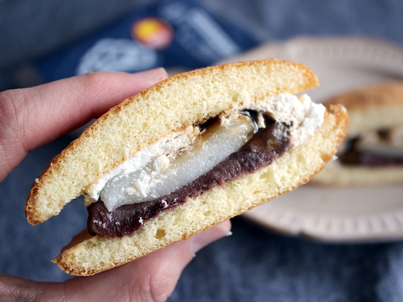 ファミリーマート「あんこと黒みつのクリームサンド」