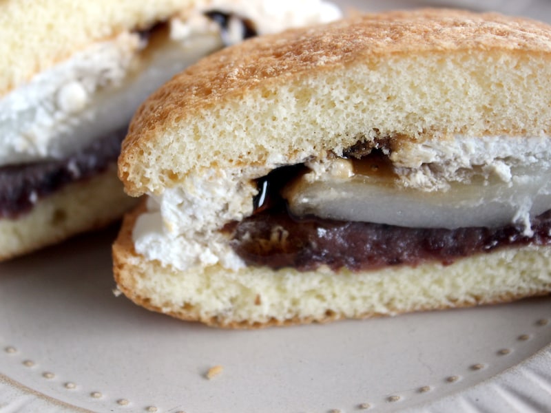 ファミリーマート「あんこと黒みつのクリームサンド」