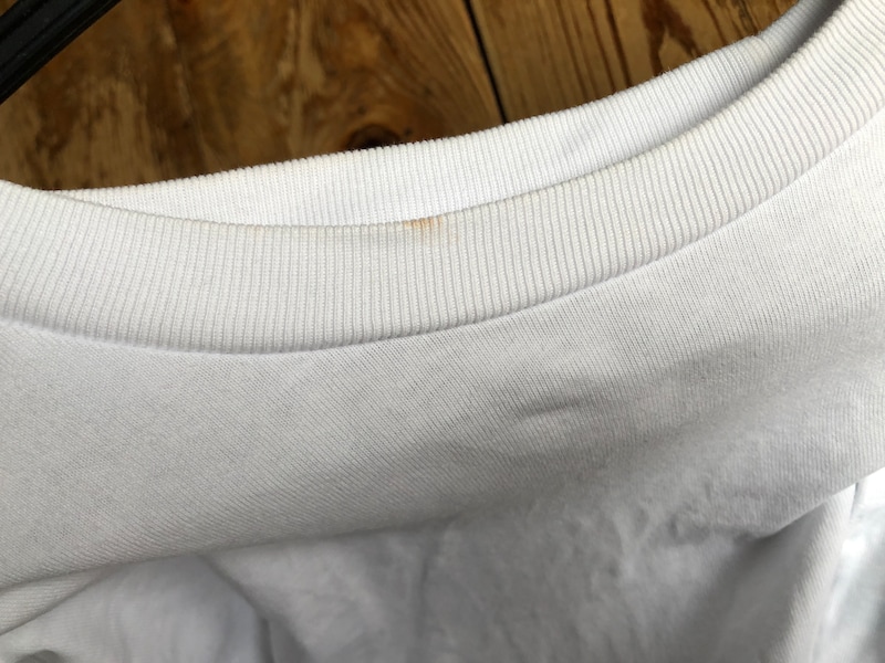 襟元の汚れはきちんと伝えよう