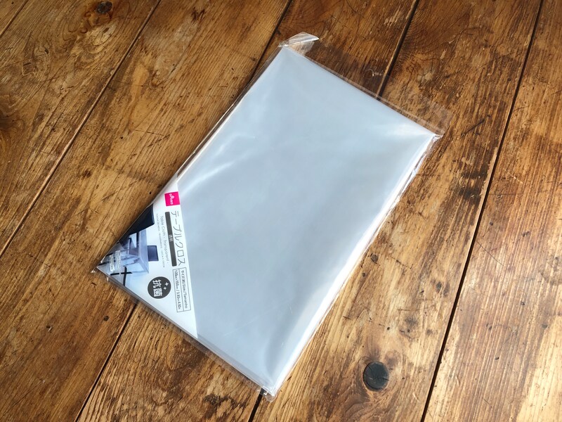 ダイソーの「抗菌テーブルクロス　透明」