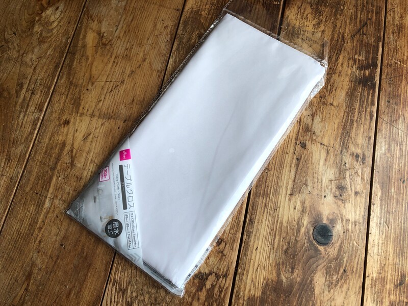 ダイソーの「撥水テーブルクロス」