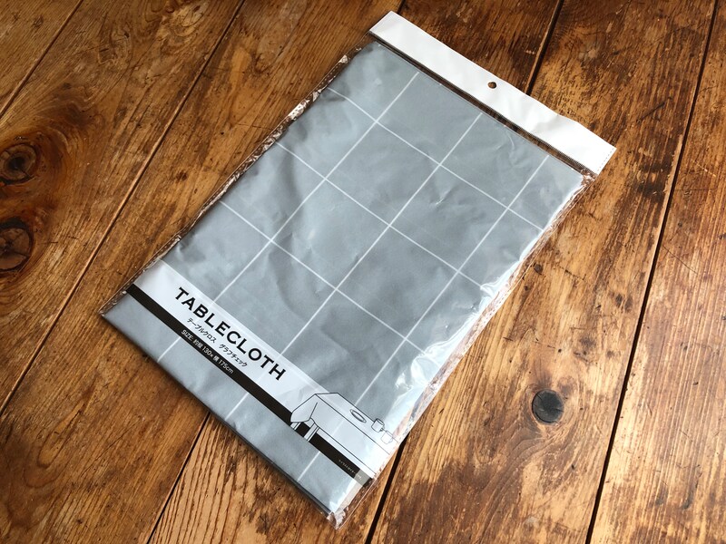 ダイソーの「テーブルクロス　グラフチェク」