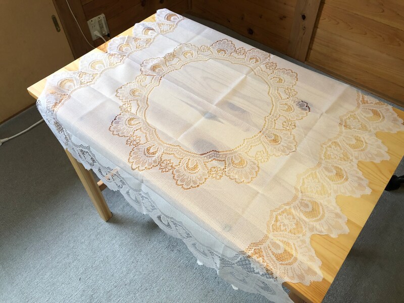 セリアの「テーブルクロス　レース」は涼しげな雰囲気