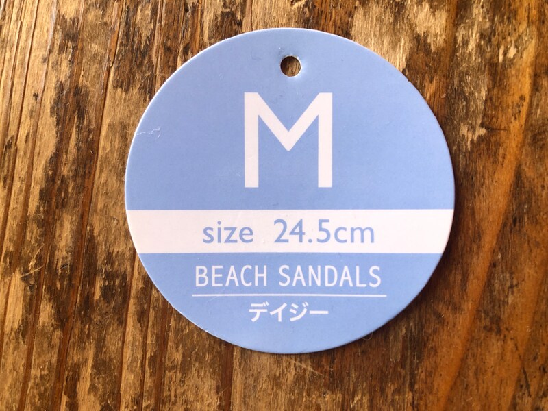 セリアのサンダル「ビーチサンダルM（デイジー）」のサイズ