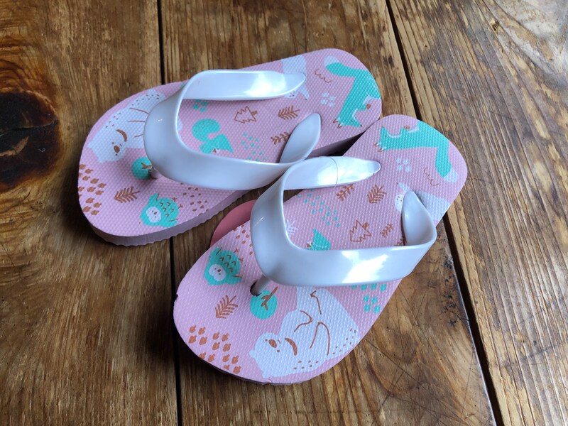 セリアの「ビーチサンダル　SSS森のどうぶつ」