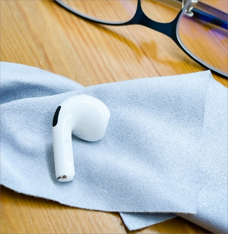身の回りにあるものを利用したAirPodsの掃除