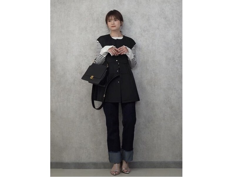 首のつまったデザインは、きれいめにもカジュアルにも着られて便利　出典：WEAR