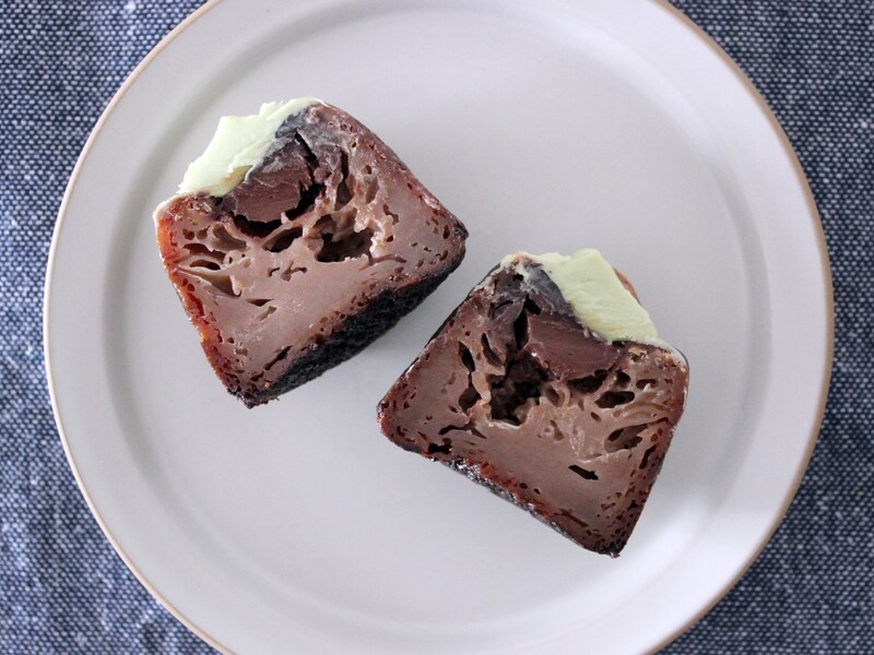 ローソン「プレミアム濃密カヌレ(ショコラ＆ピスタチオ)」