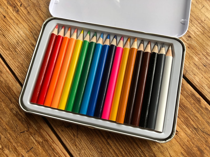 ダイソーの「ミニ色鉛筆」の色展開