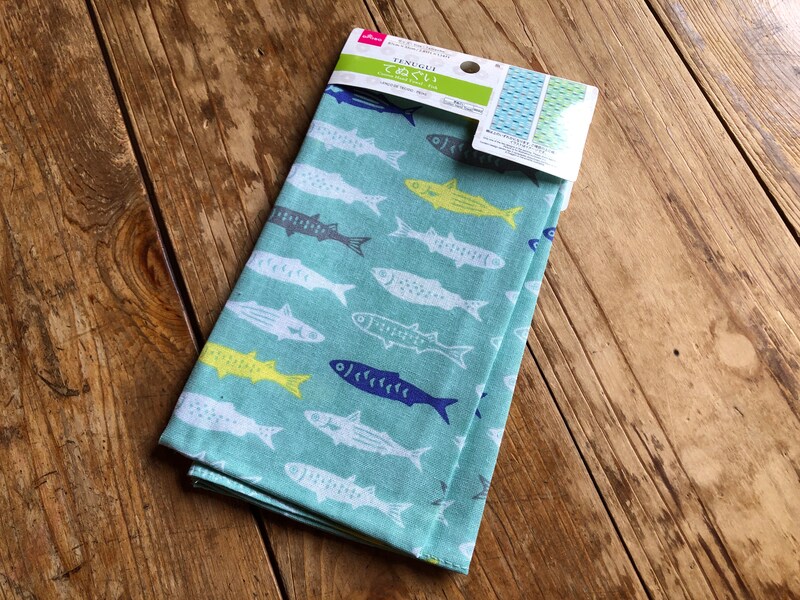 ダイソーの「てぬぐい　魚」