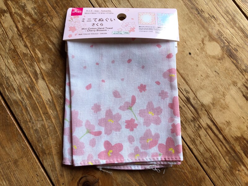 ダイソーの「ミニてぬぐい　さくら」