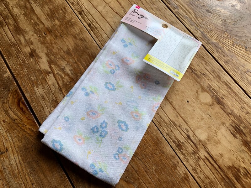 ダイソーの「てぬぐい　ビンテージフラワー」