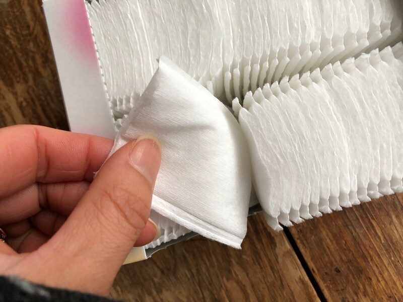 ダイソーの「コットンパフ（サイドシールタイプ）」の取り出しにくさはあまりない
