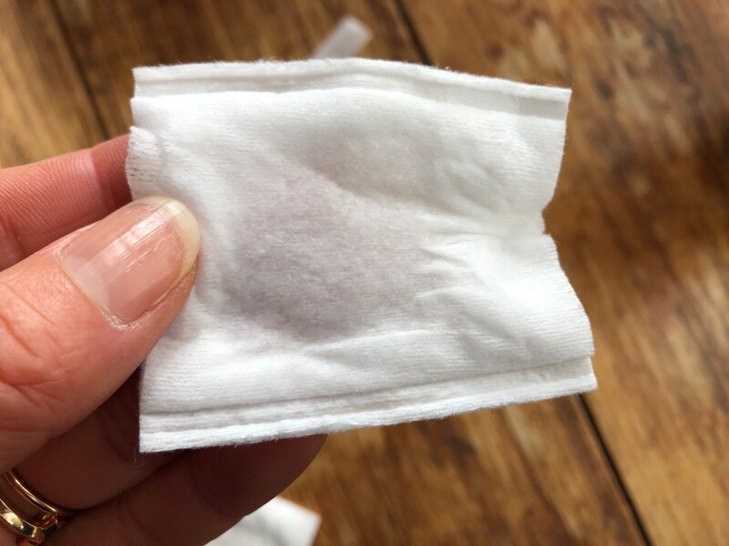ダイソーの「コットンパフ（サイドシールタイプ）」は毛羽立ちもなく使える