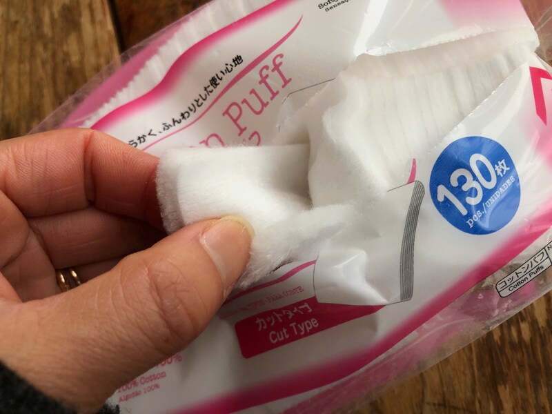 ダイソーの「コットンパフ　カットタイプ」は取り出しにくさを感じることがある