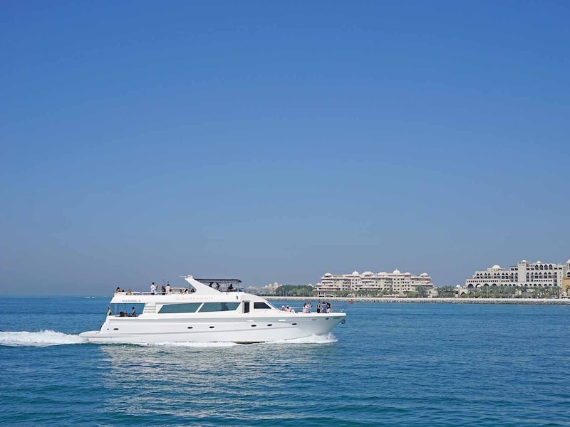 ドバイの観光「ヨットクルーズ」