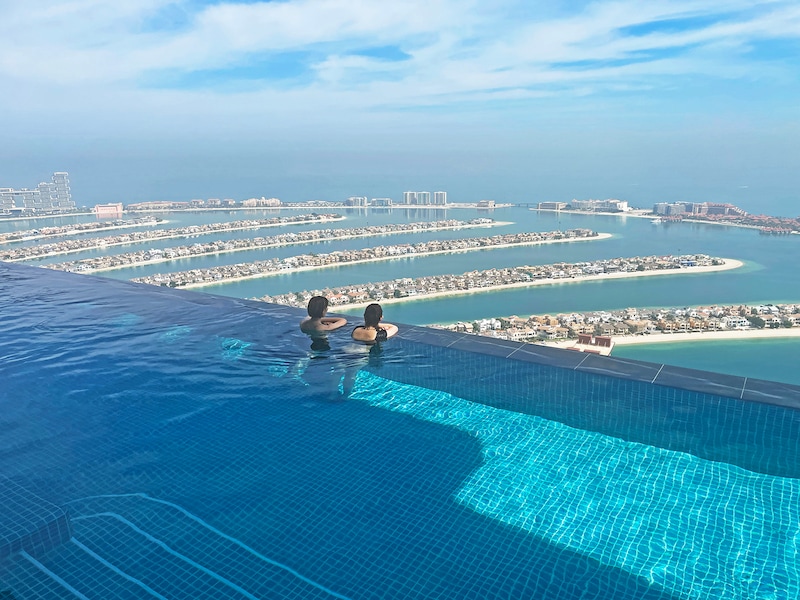 ドバイの「オーラ・スカイプール」