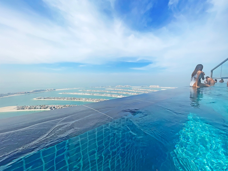 オーラ・スカイプール