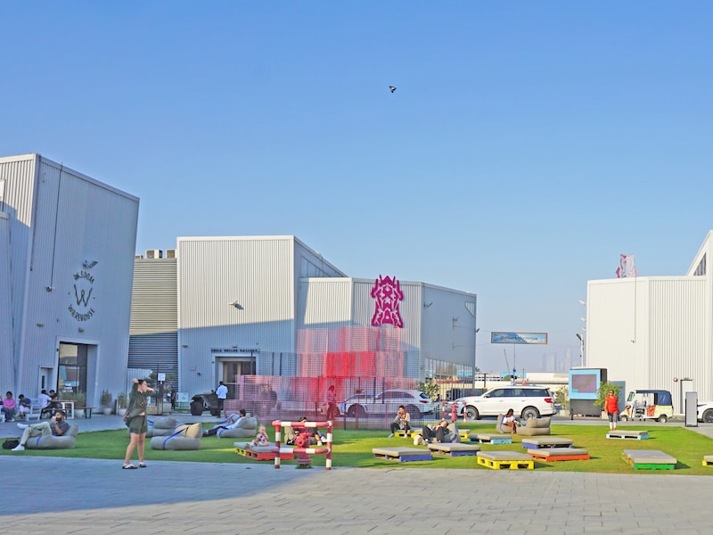 ドバイで人気のアート地区「アルサーカル・アベニュー」