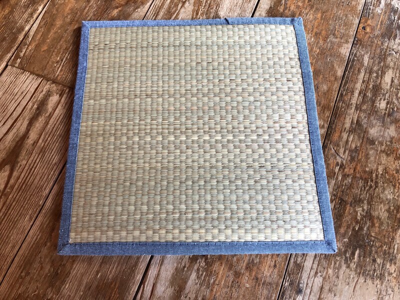 セリアの「い草シートクッション」