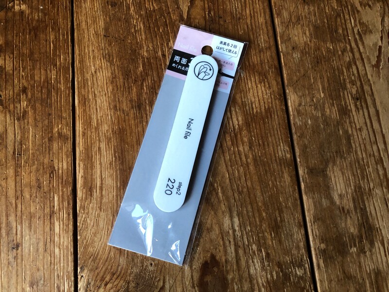 セリアの「ピールオフネイルフィルム」