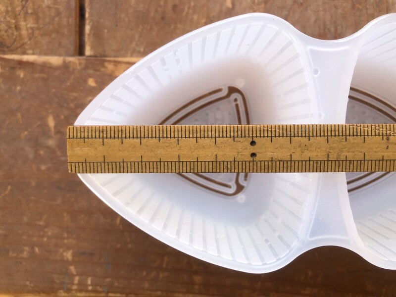 セリアのおにぎりメーカー「おにぎり なるほど押し型 三角」で作れるのは高さ7cmほどのおにぎり