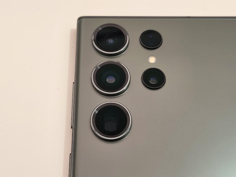 カメラは4眼構成