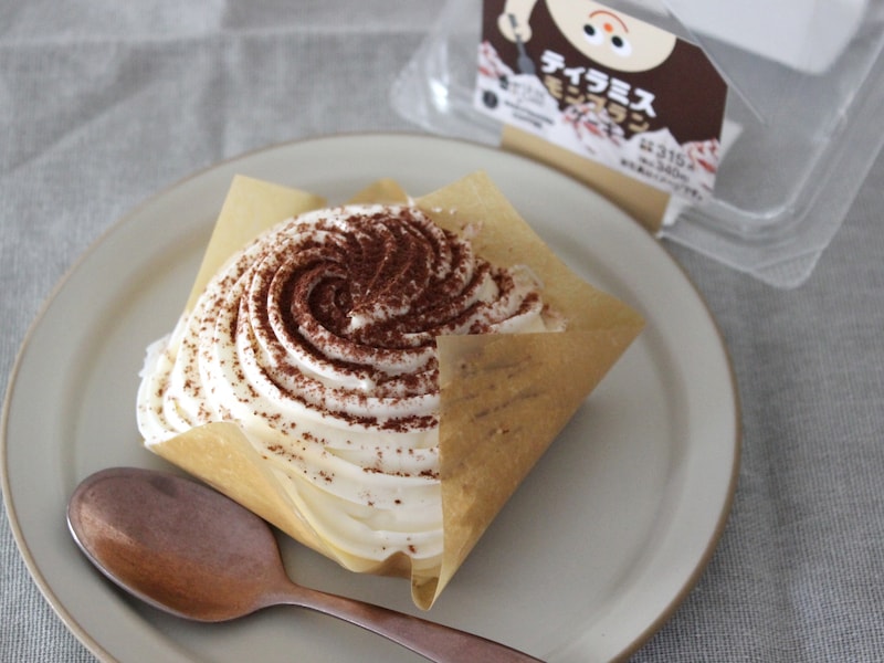 ローソン「Uchi Café×猿田彦珈琲 ティラミスモンブランケーキ」